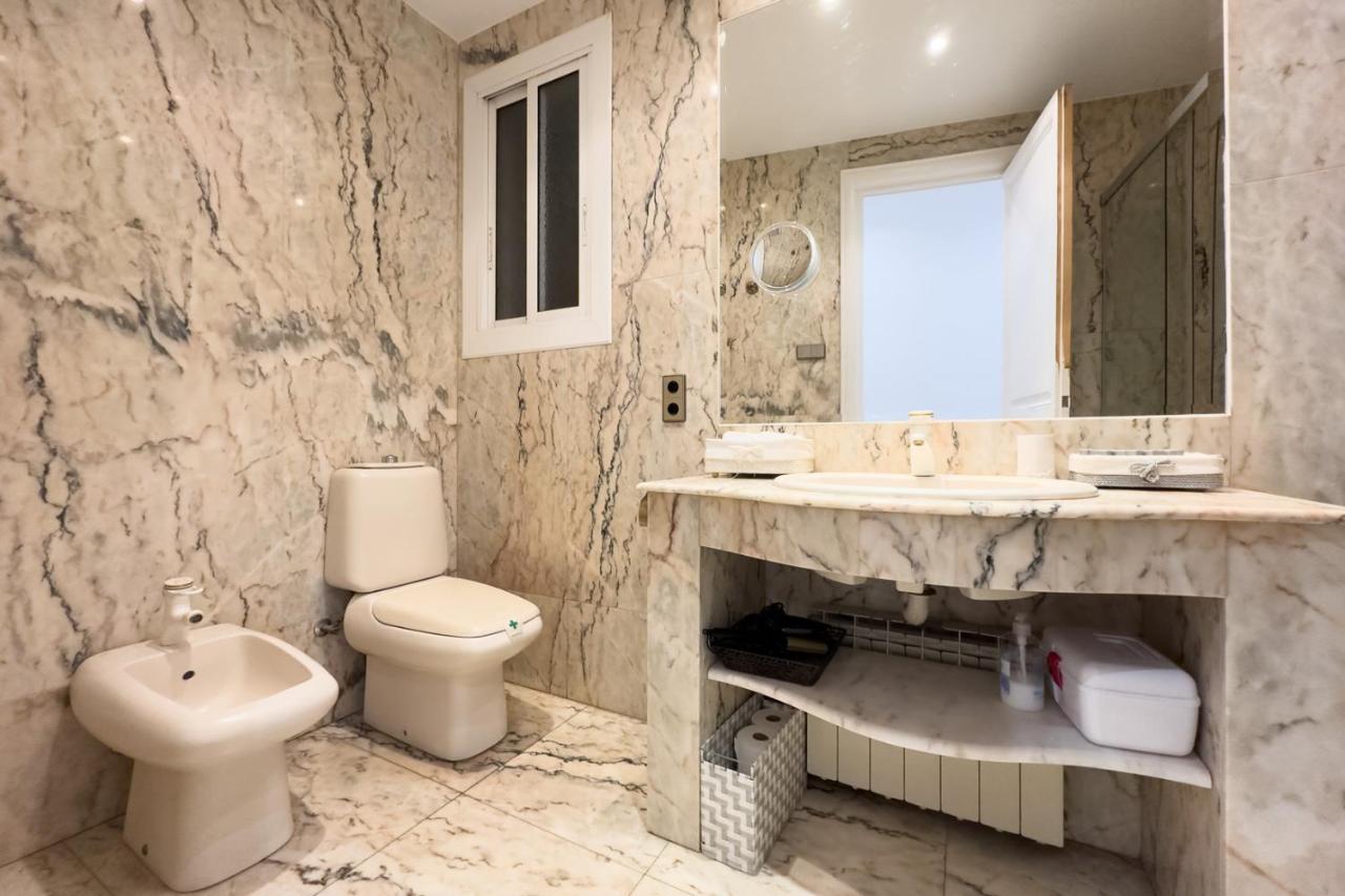 Aparteasy - Passeig De Gracia Barcelona Exterior photo